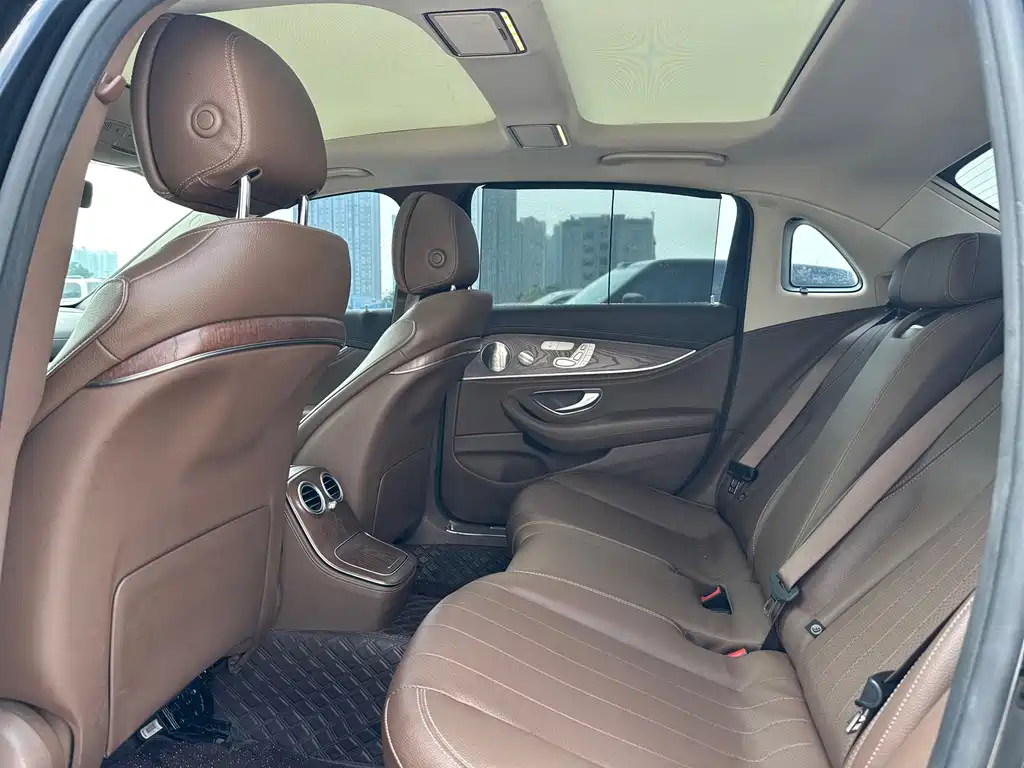 Mercedes-Benz E-Class — миниатюра 9