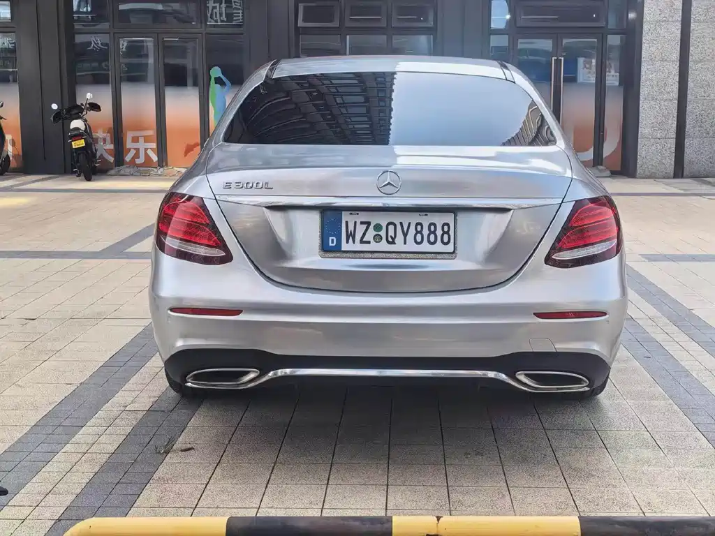 Mercedes-Benz E-Class — миниатюра 8