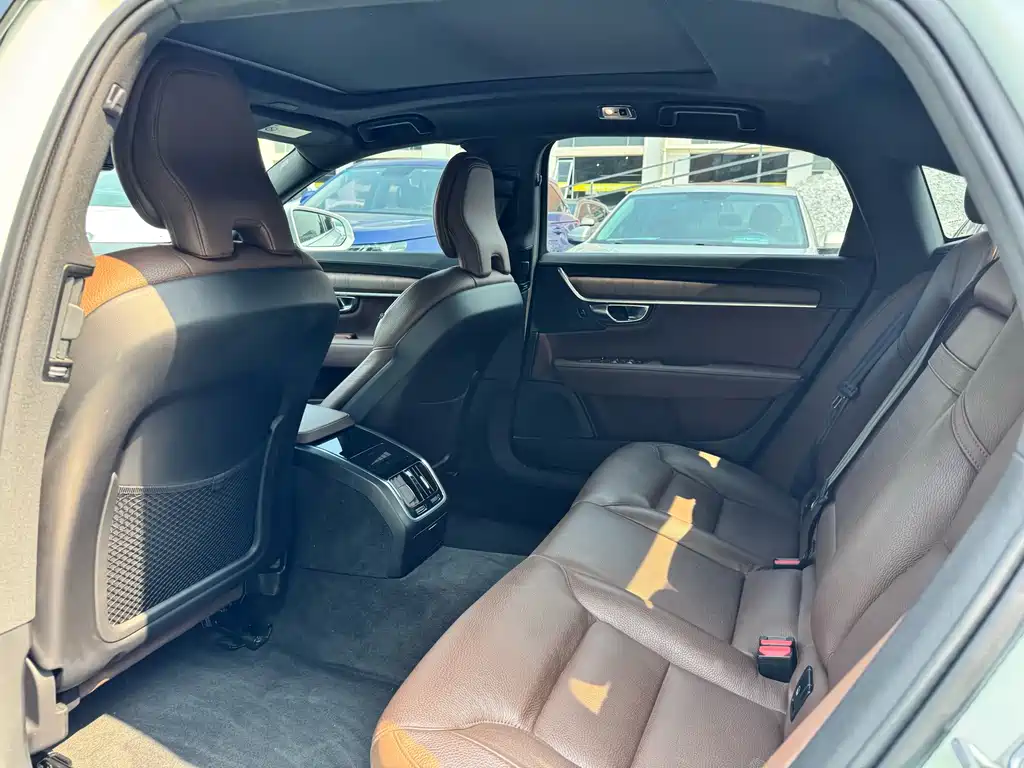 Volvo S90 — миниатюра 8