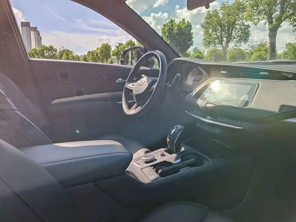 Cadillac XT4 — миниатюра 15