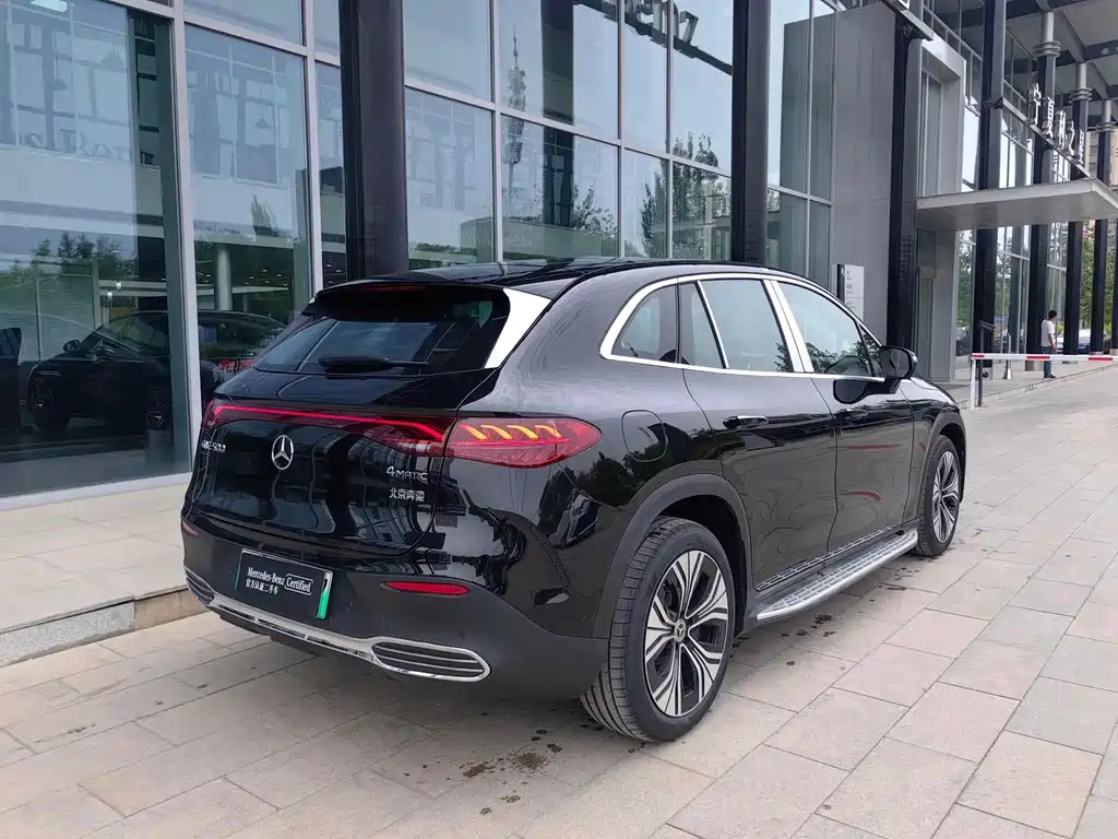 Mercedes-Benz EQE SUV — миниатюра 6