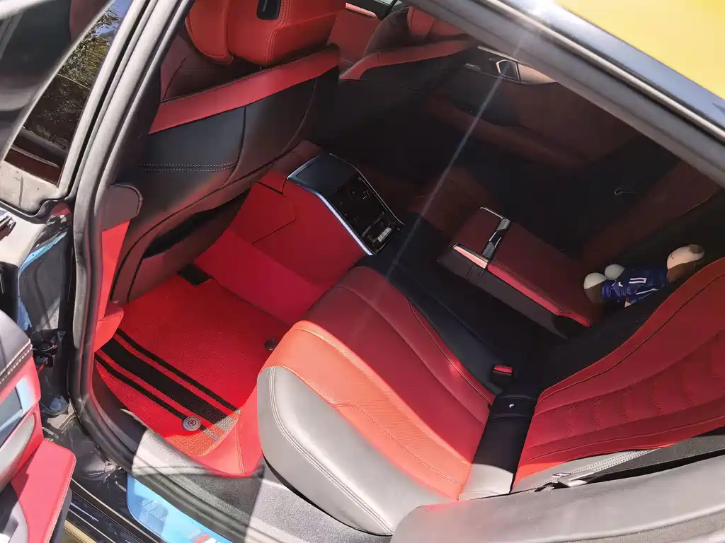 BMW 8 Series — миниатюра 8