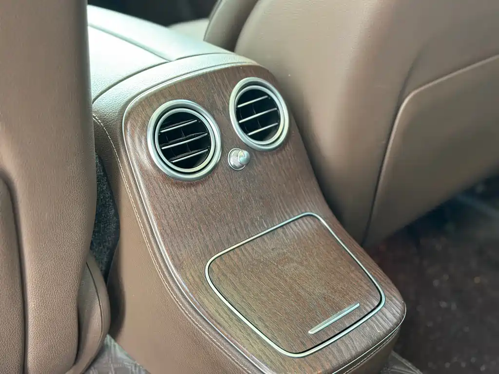 Mercedes-Benz E-Class — миниатюра 11