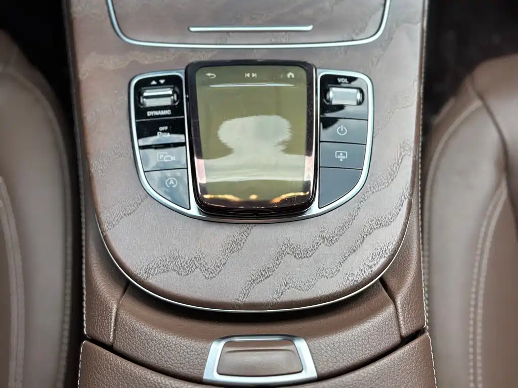 Mercedes-Benz E-Class — миниатюра 14