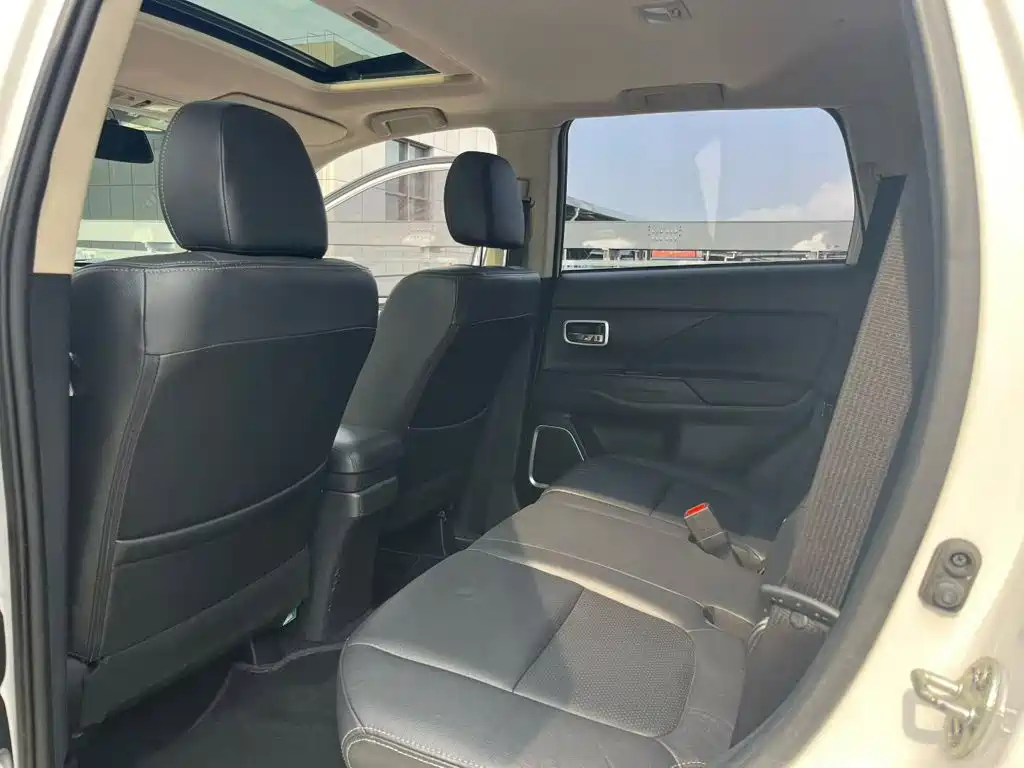 Mitsubishi Outlander — миниатюра 15