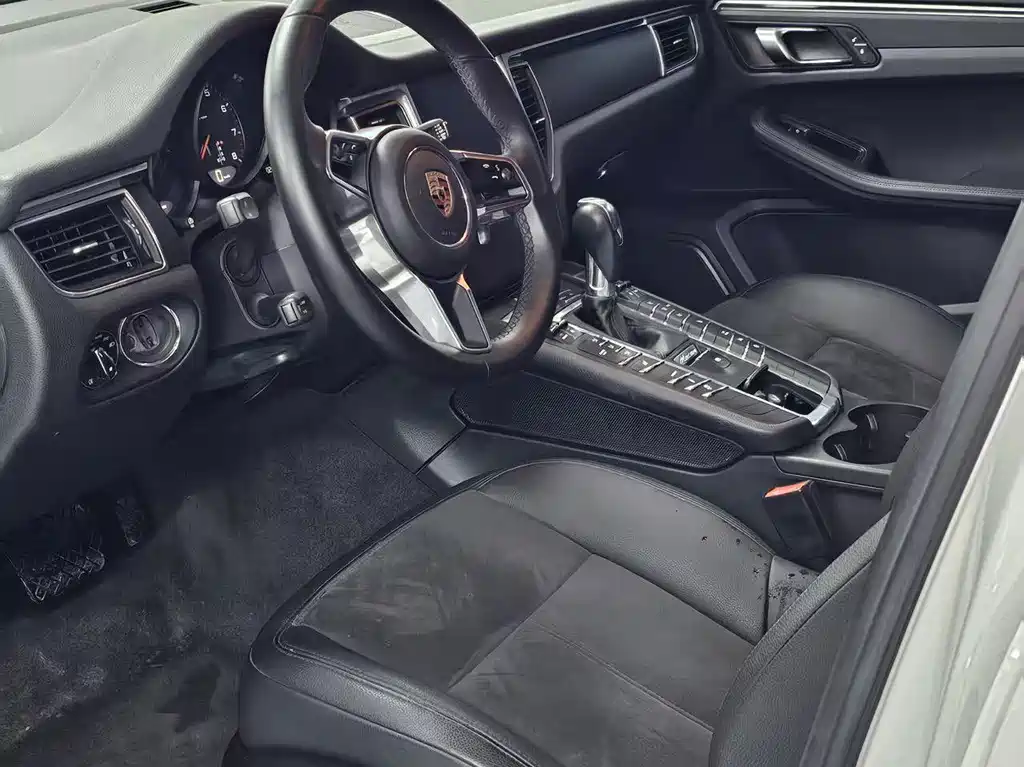 Porsche Macan — миниатюра 7