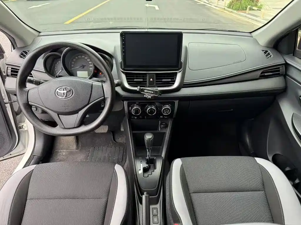 Toyota Yaris L — миниатюра 9