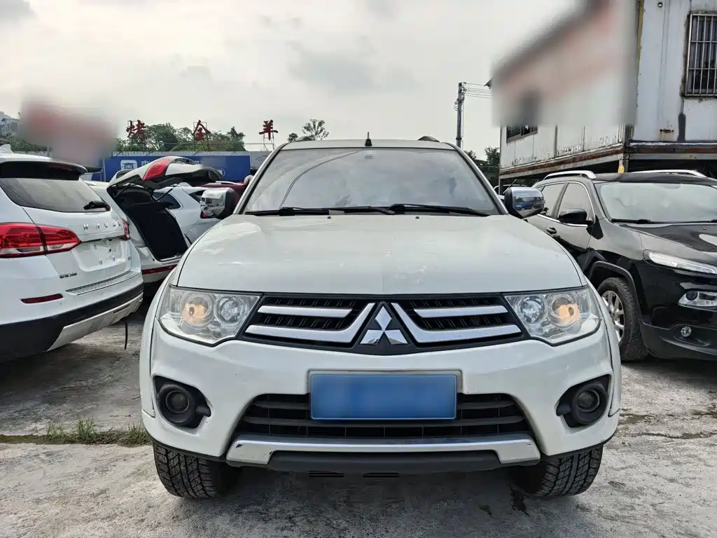 Mitsubishi Pajero Sport — миниатюра 3