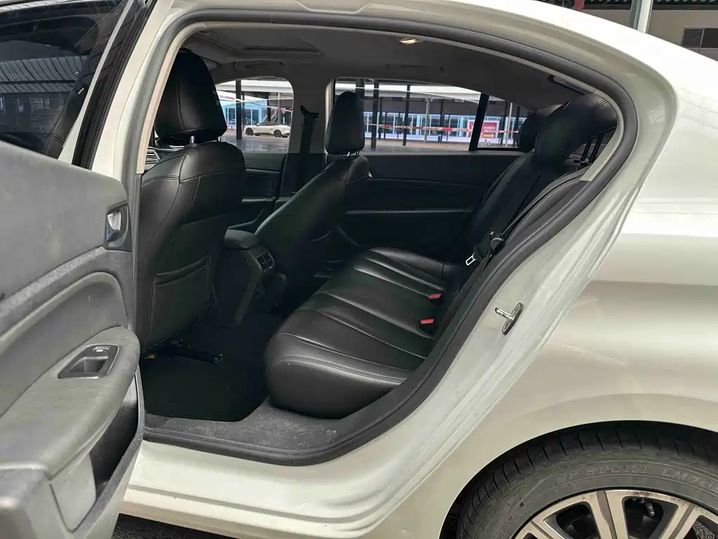 Peugeot 408 — миниатюра 9