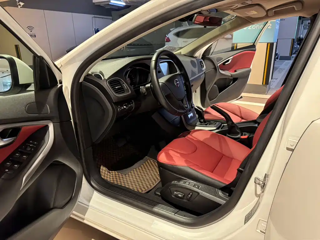 Volvo V40 — миниатюра 6