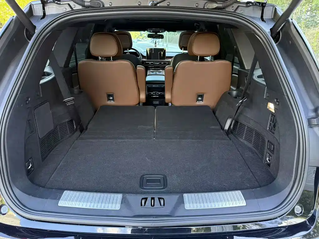 Lincoln Aviator — миниатюра 17