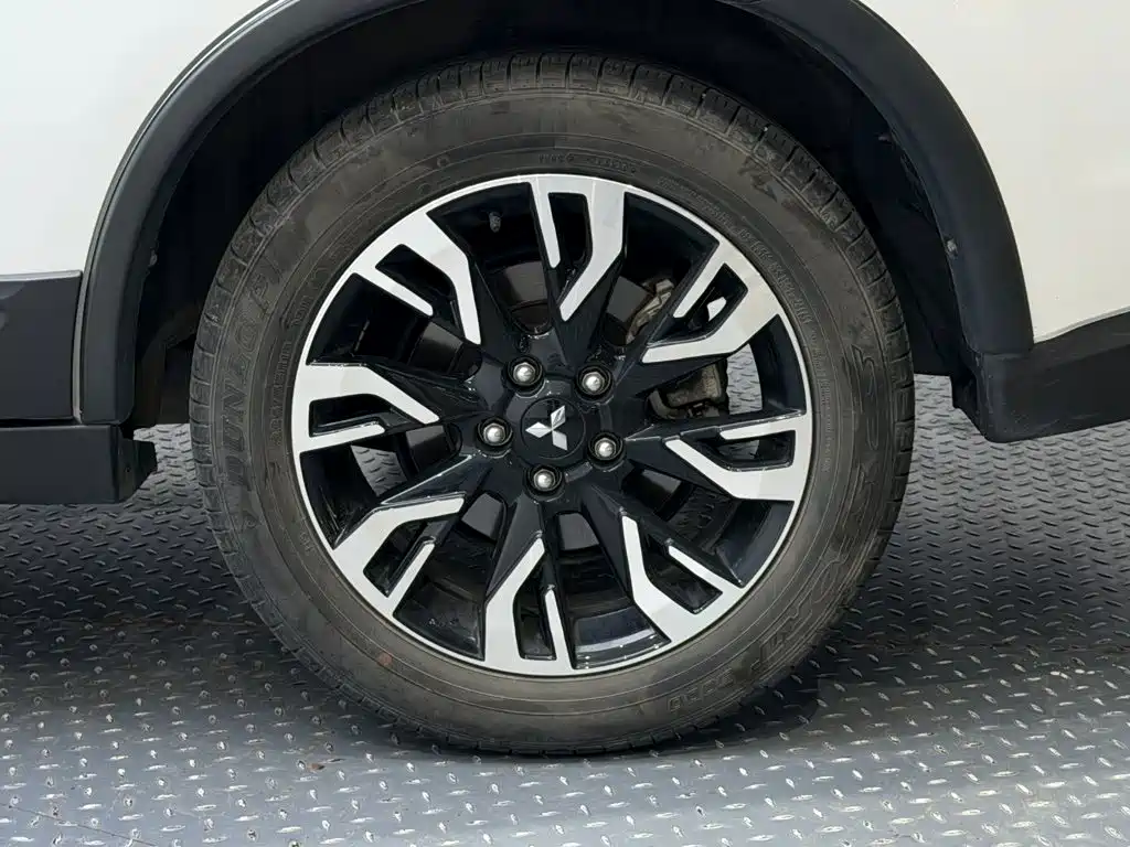 Mitsubishi Outlander — миниатюра 13