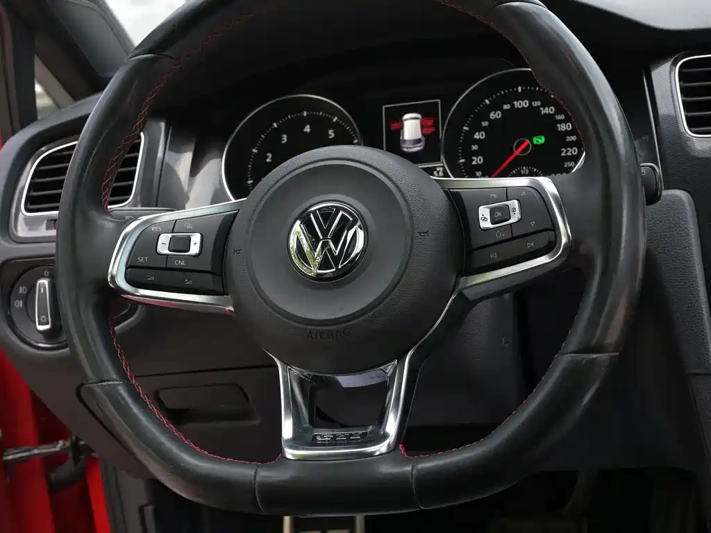 Volkswagen Golf GTI — миниатюра 7