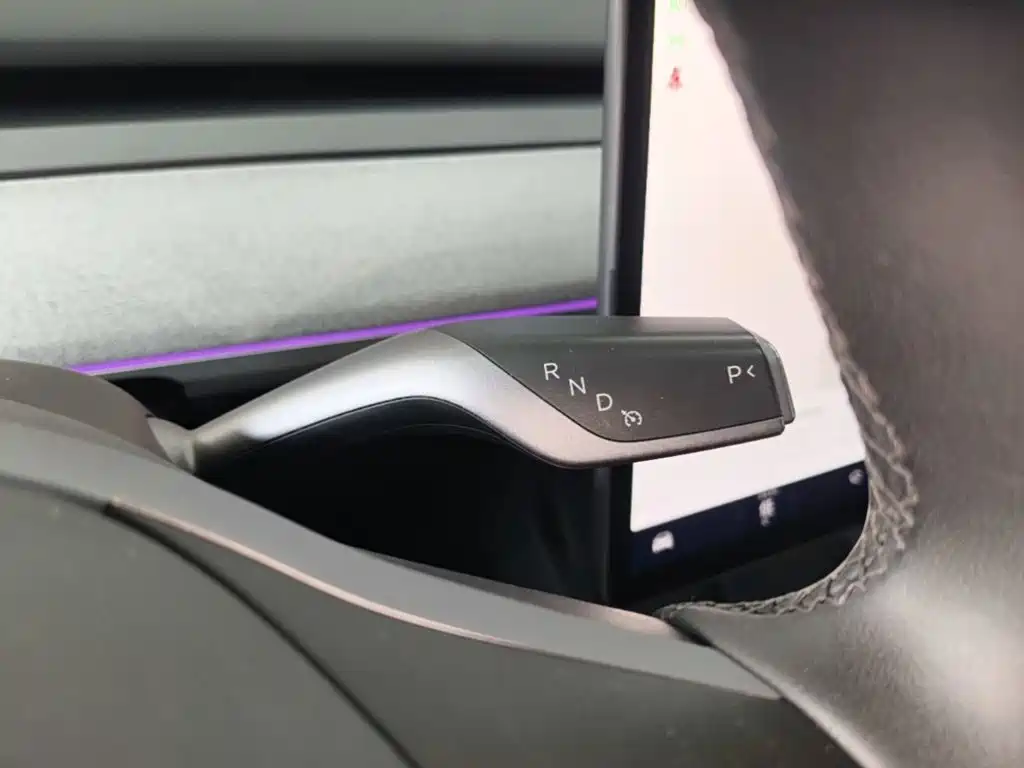 Tesla Model Y — миниатюра 14
