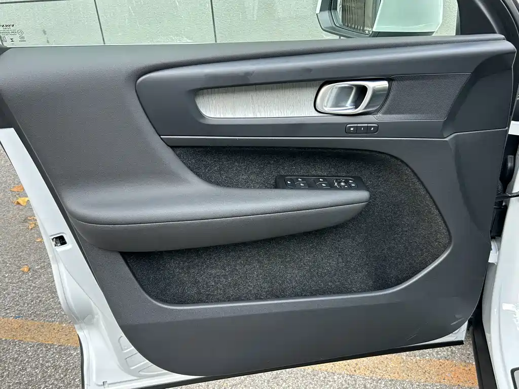 Volvo XC40 — миниатюра 9
