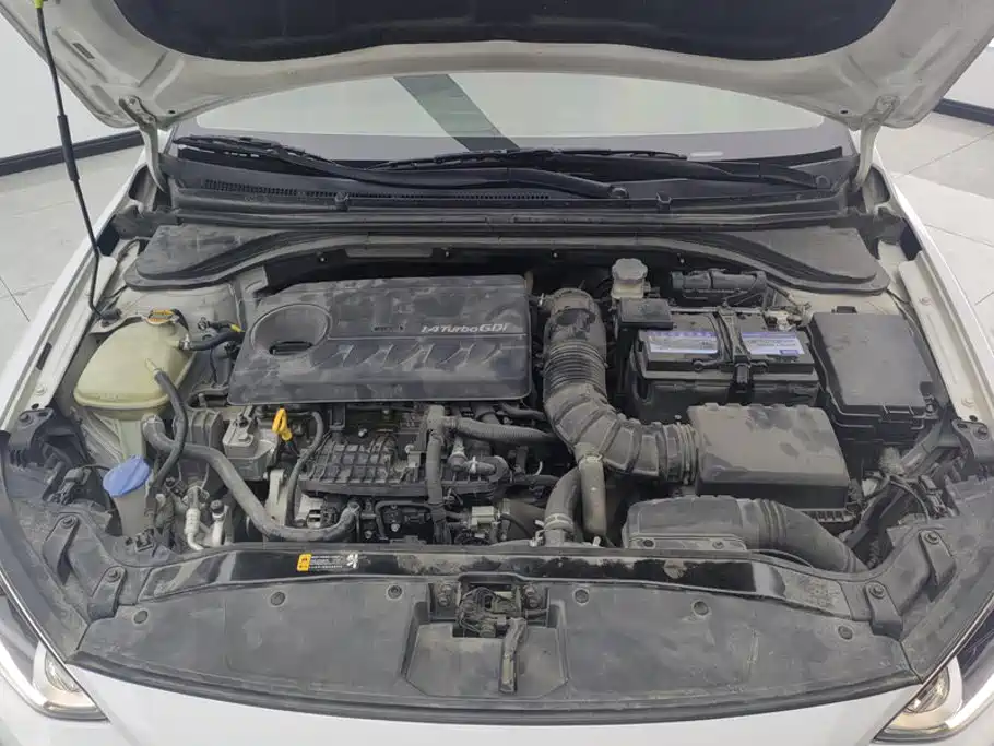 Hyundai Elantra — миниатюра 10