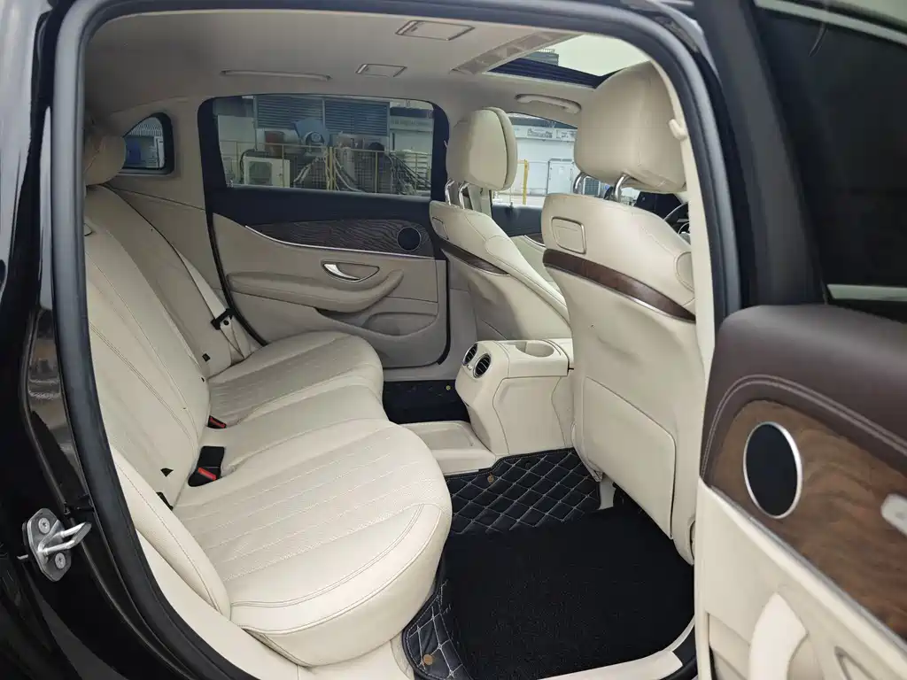 Mercedes-Benz E-Class — миниатюра 14