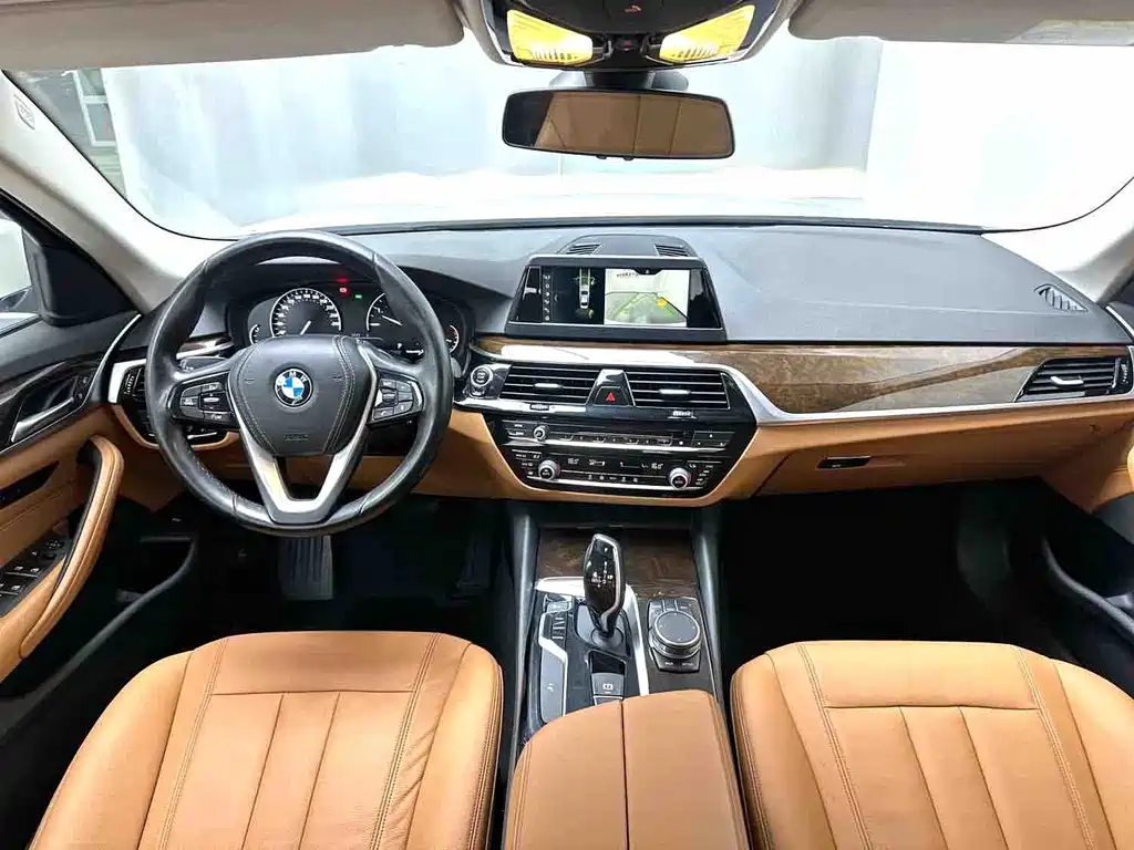BMW 5 Series — миниатюра 10