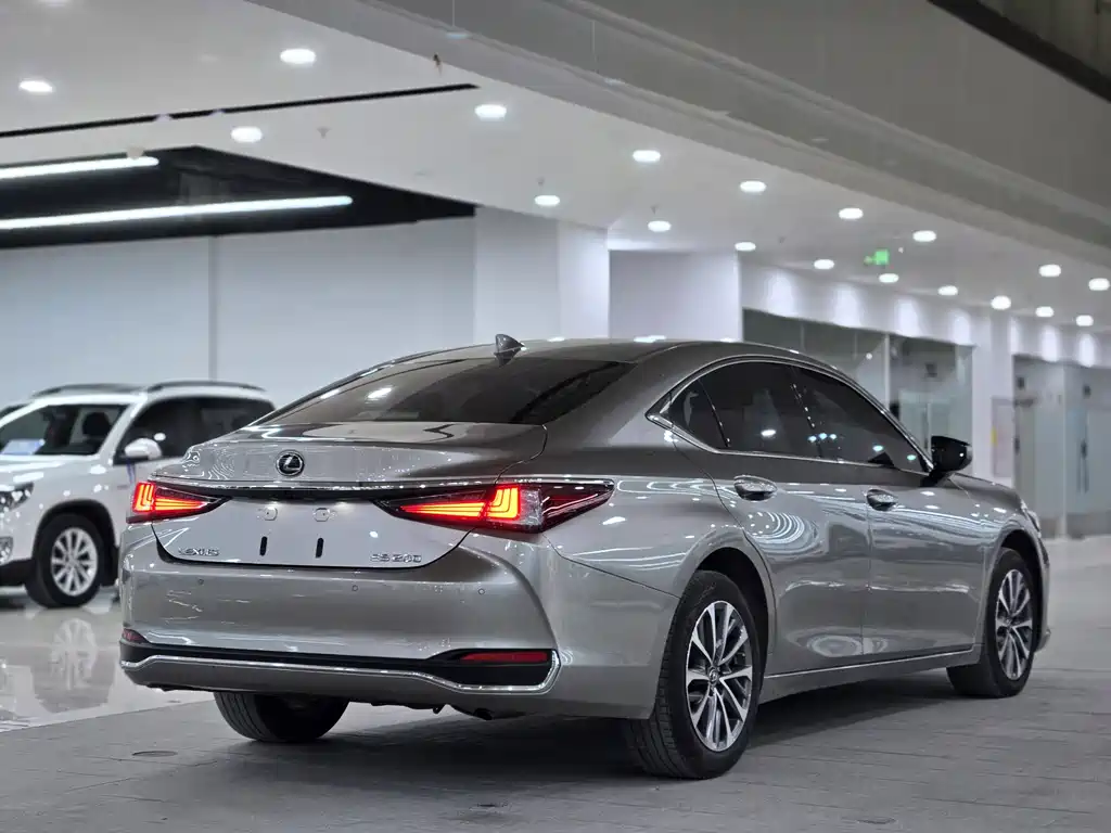 Lexus ES 2024 200 Premium