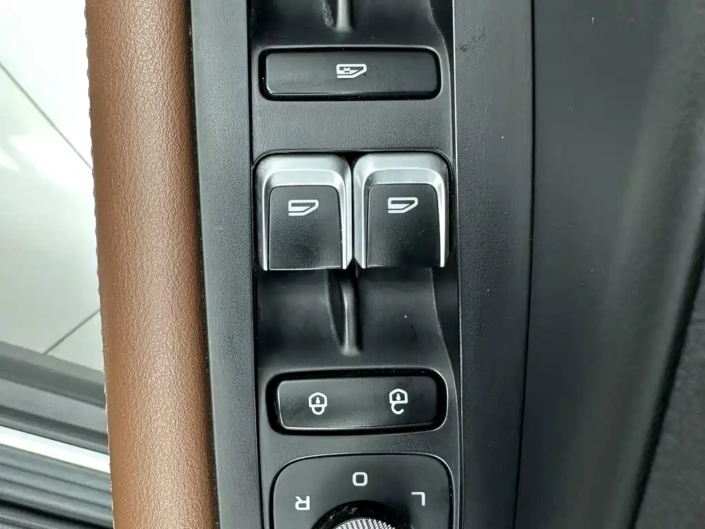 Geely Vision X6 — миниатюра 11