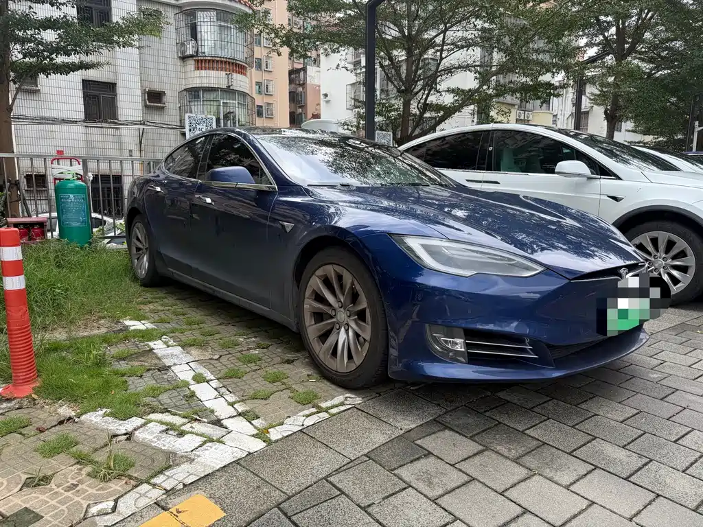 Tesla Model S — миниатюра 3