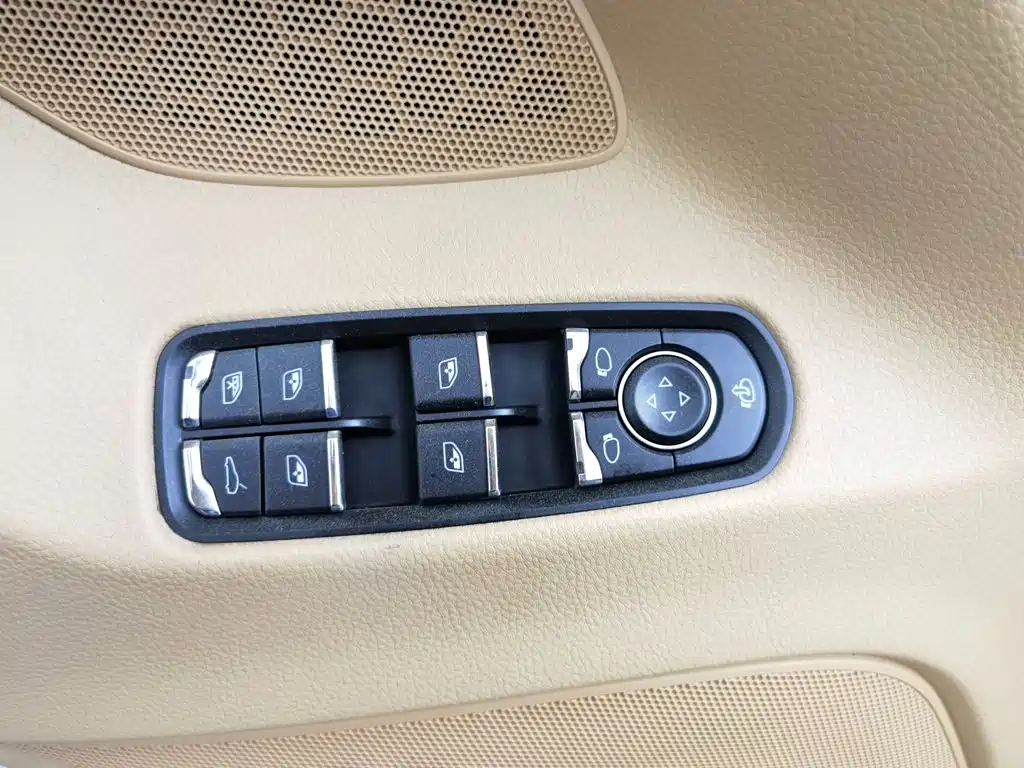 Porsche Panamera — миниатюра 8