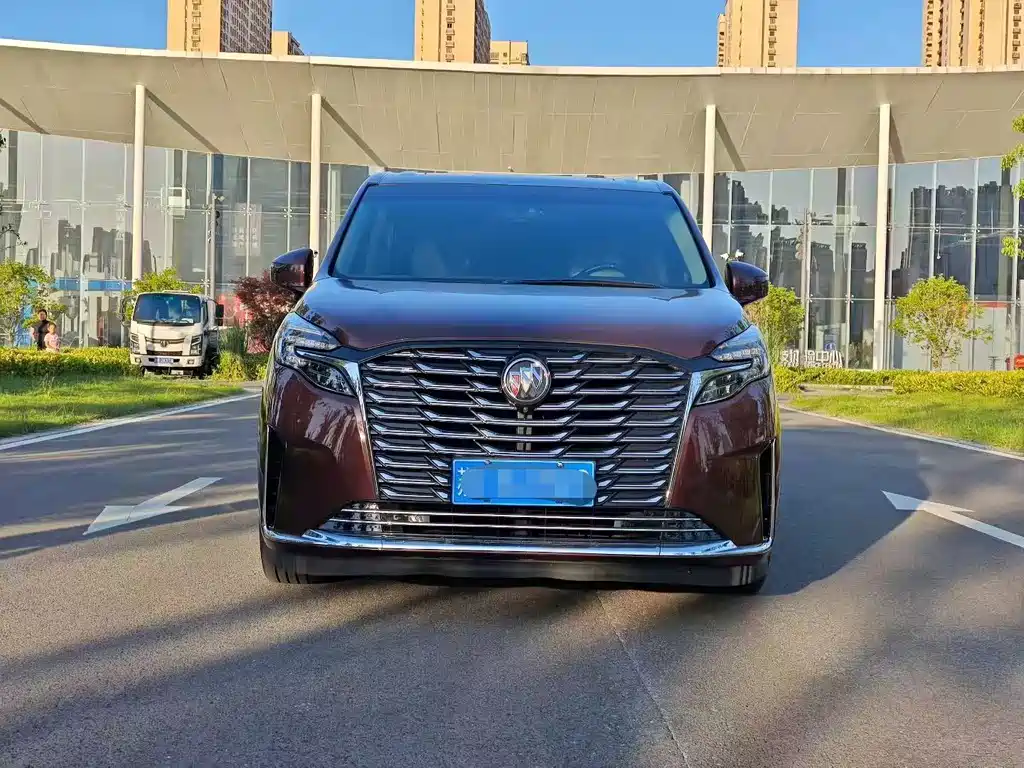 Buick GL8 — миниатюра 2