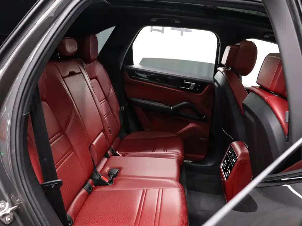 Porsche Cayenne — миниатюра 29