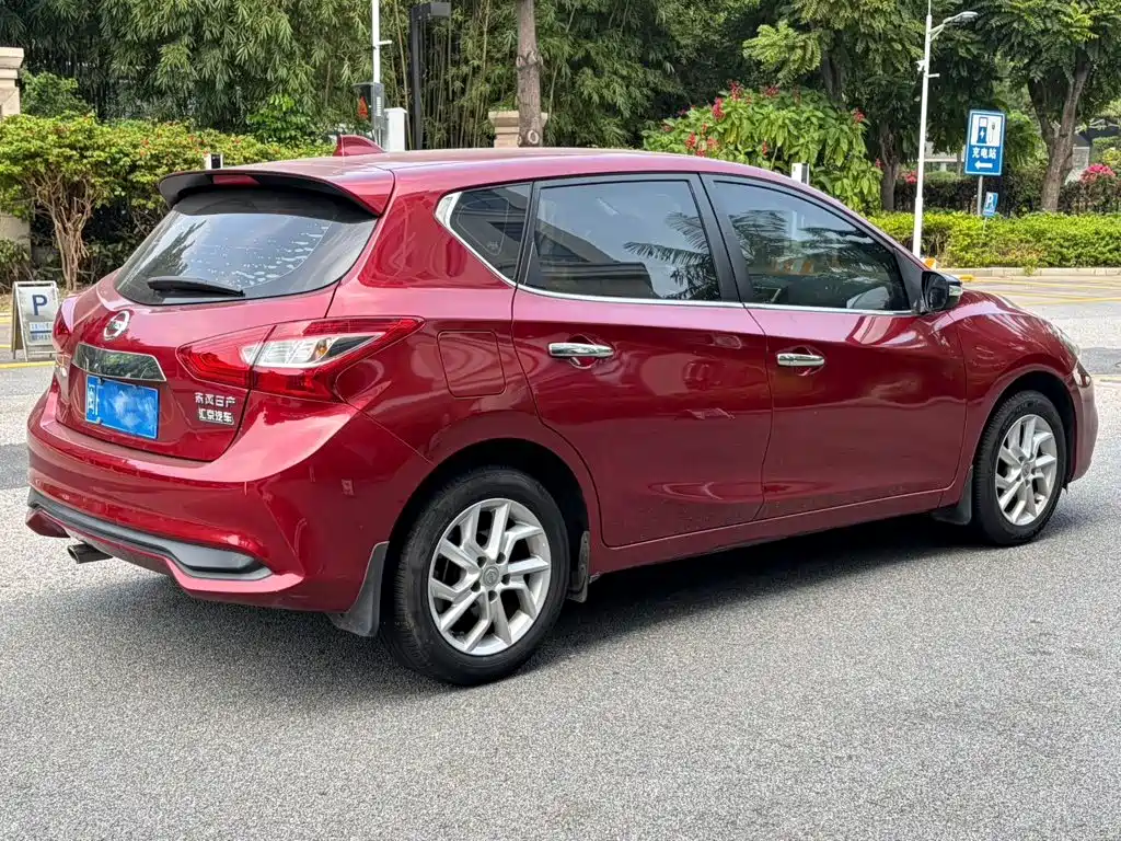 Nissan Tiida — миниатюра 4