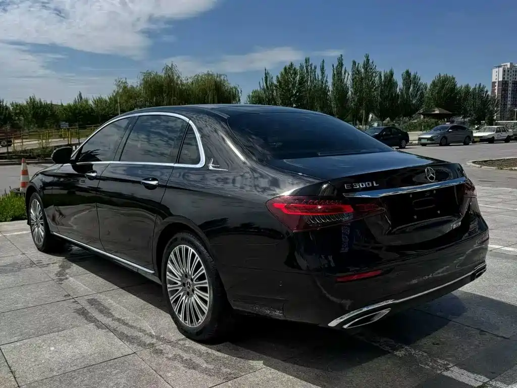 Mercedes-Benz E-Class — миниатюра 6
