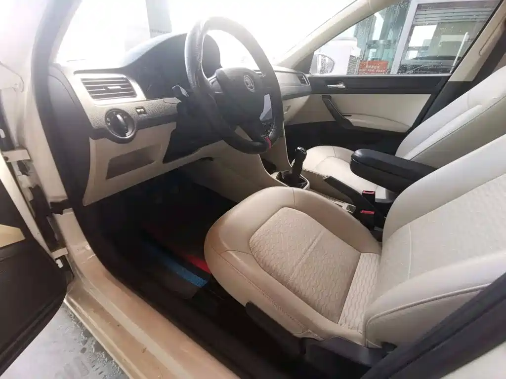 Skoda Rapid — миниатюра 5