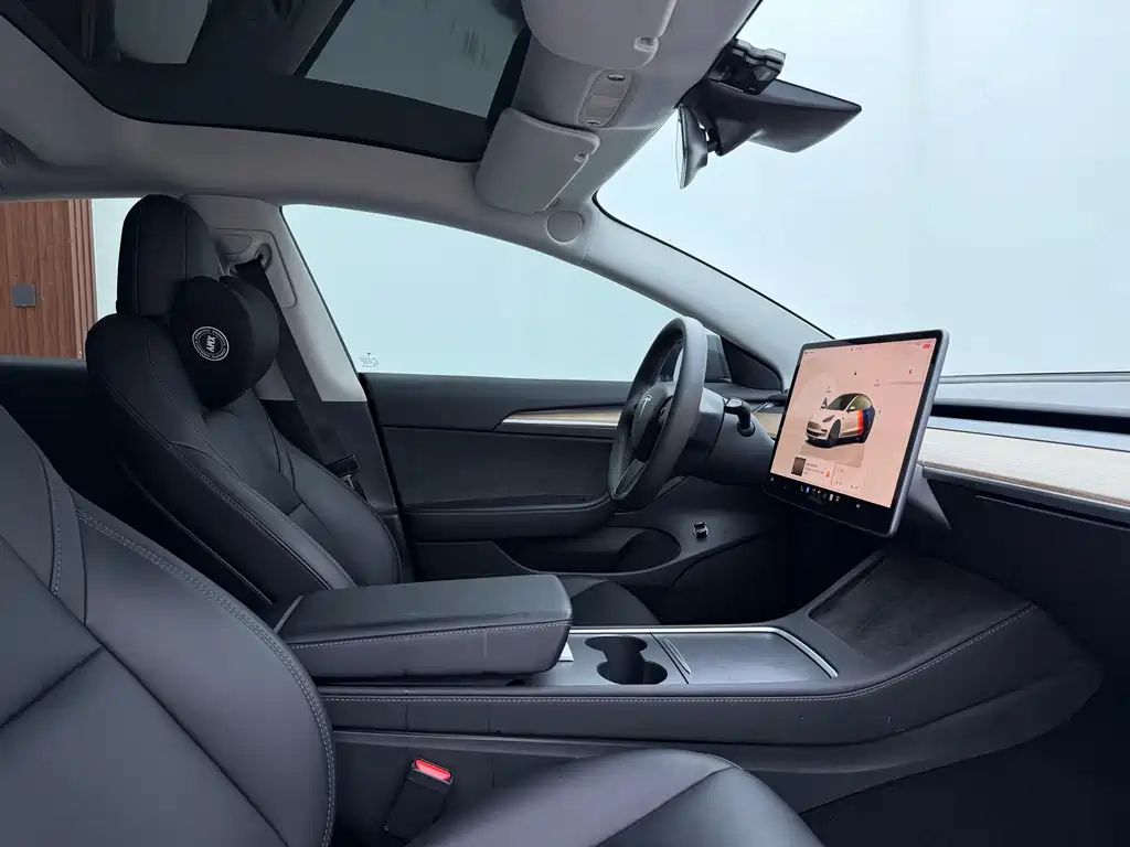 Tesla Model 3 — миниатюра 13