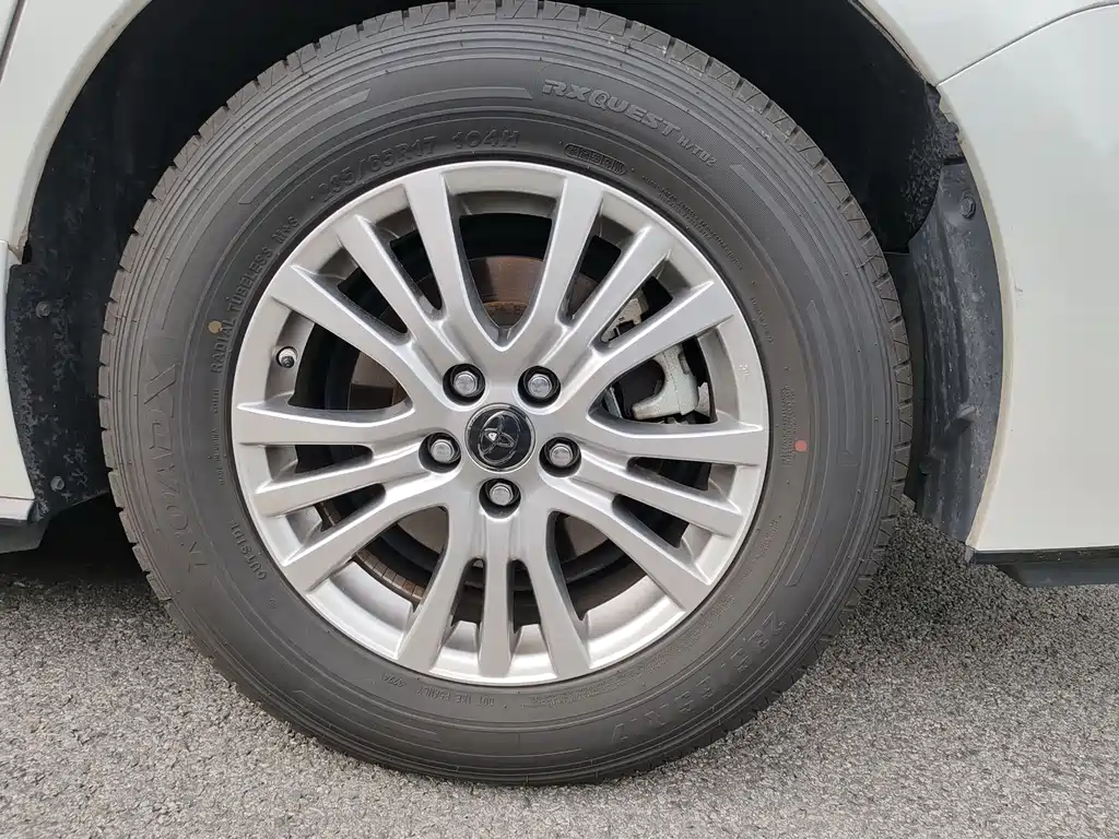Toyota Sienna — миниатюра 11