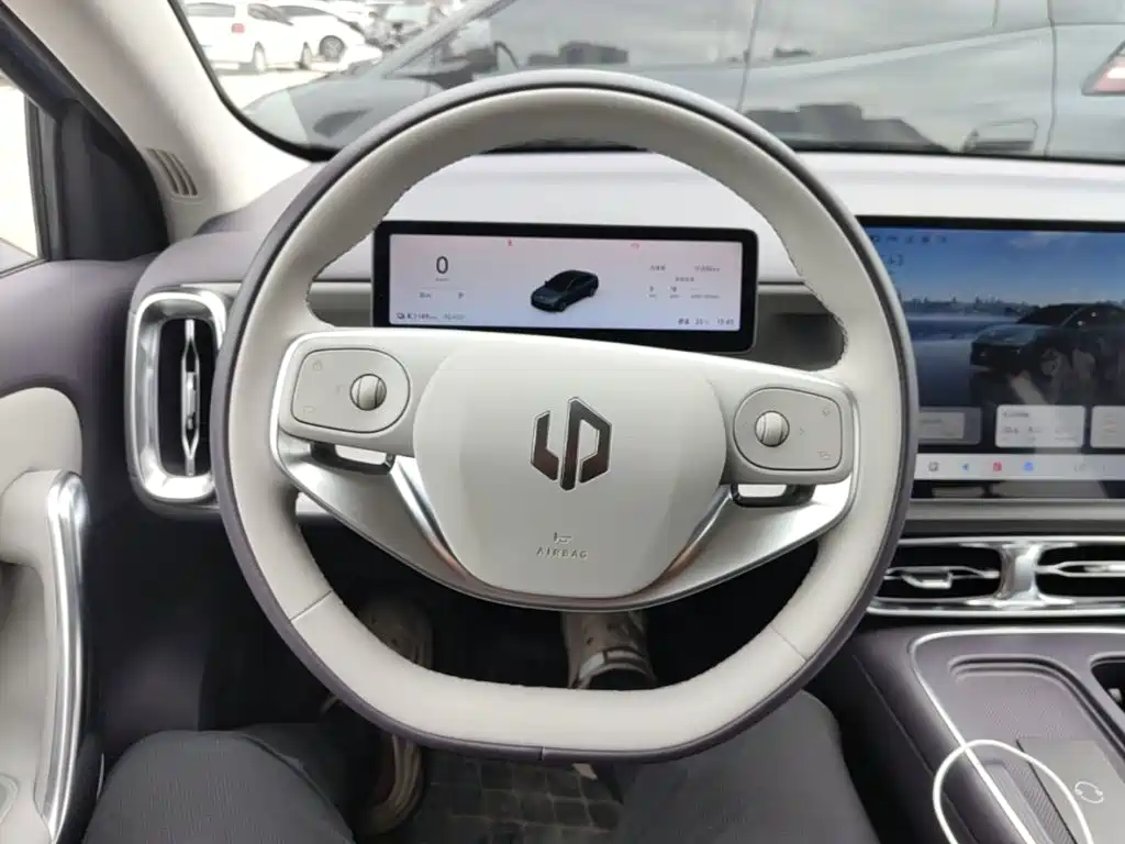 Leapmotor Leapmotor B01 — миниатюра 11