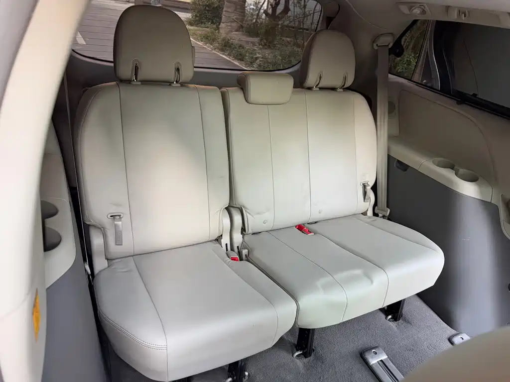 Toyota Sienna — миниатюра 19