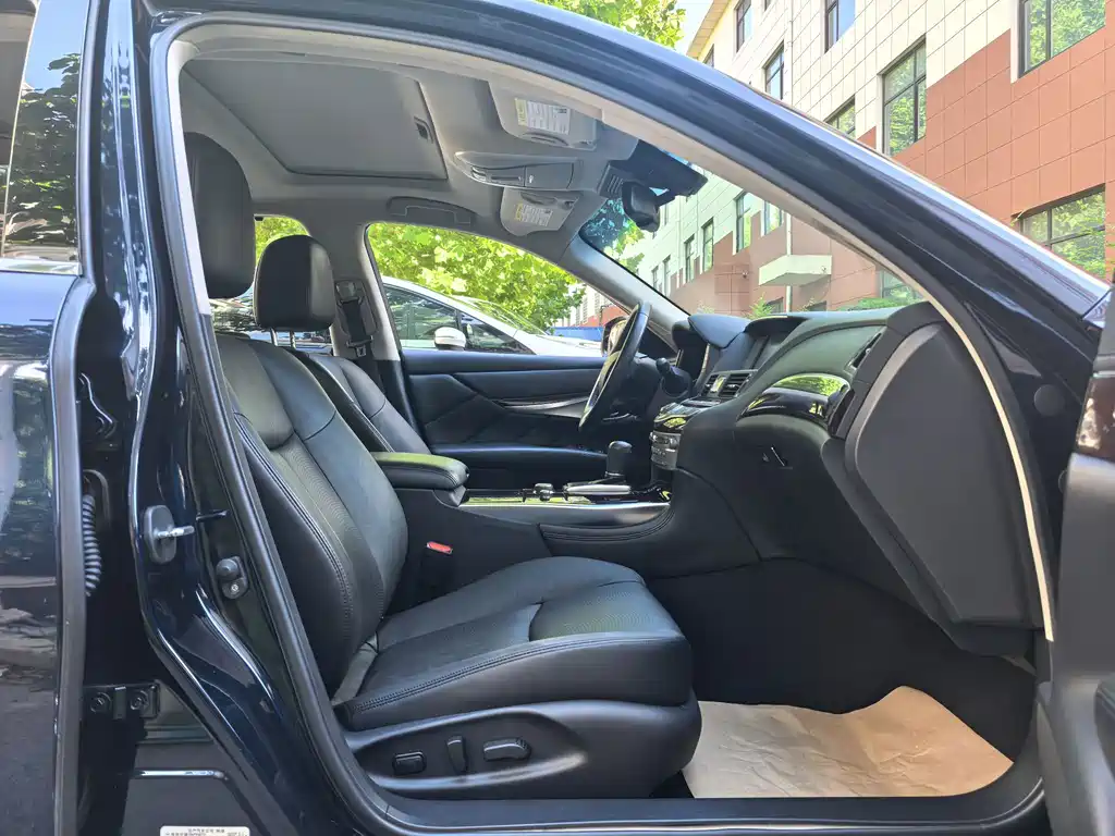 Infiniti Q70 — миниатюра 11