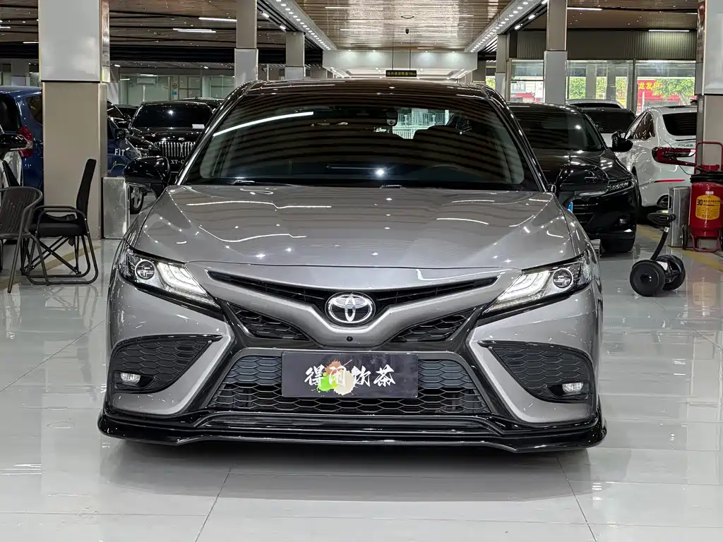 Toyota Camry — миниатюра 2