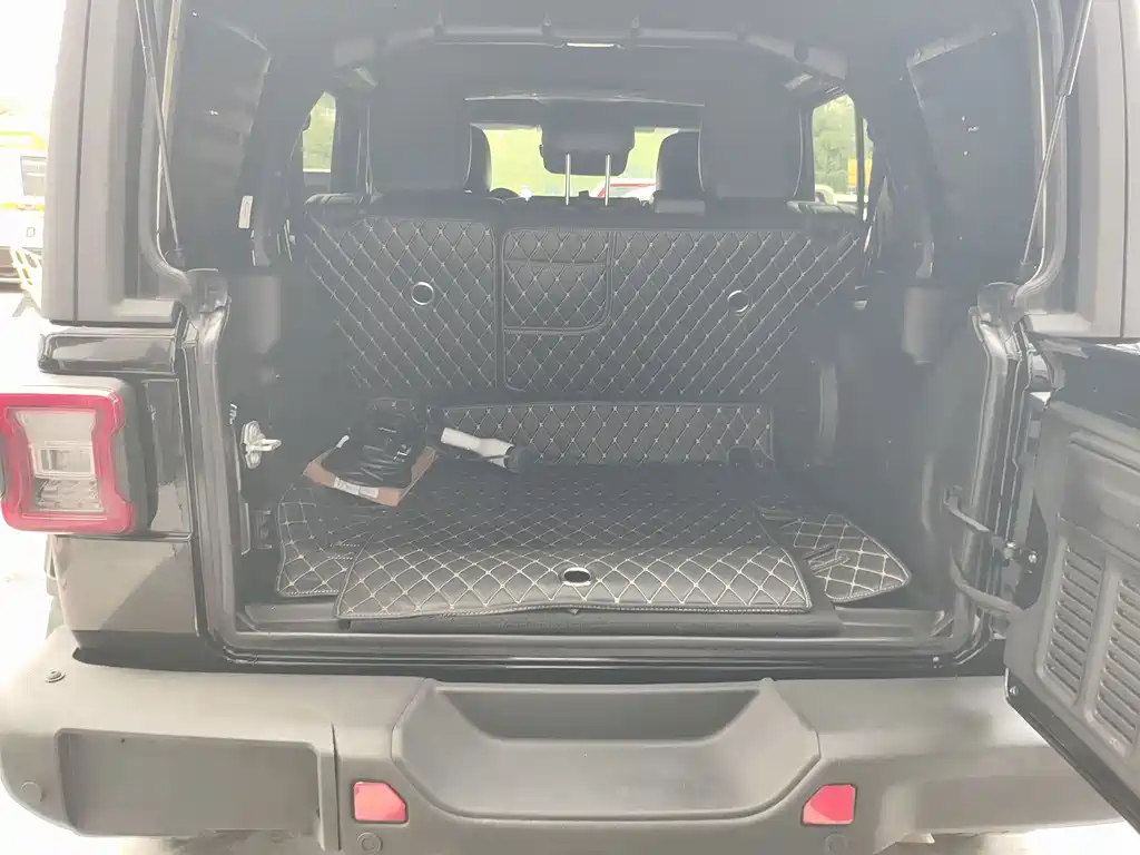 Jeep Wrangler PHEV — миниатюра 18