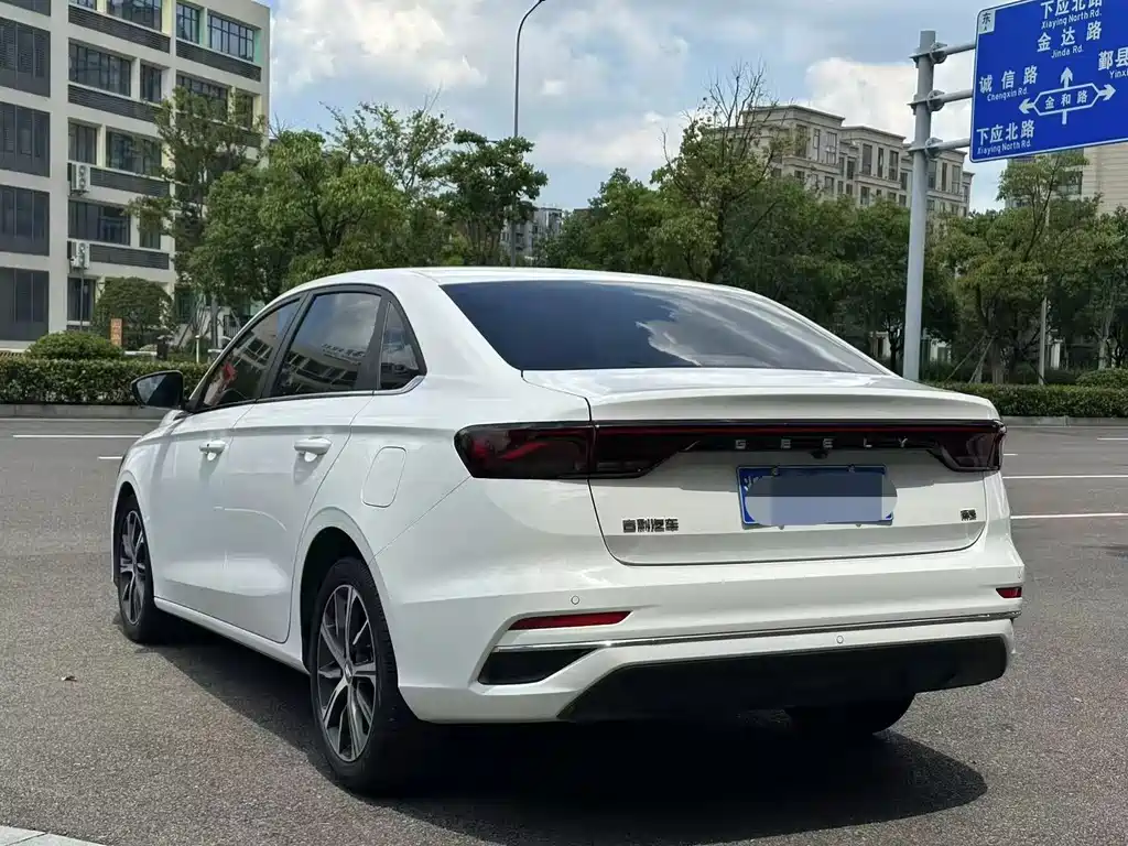 Geely Emgrand — миниатюра 6