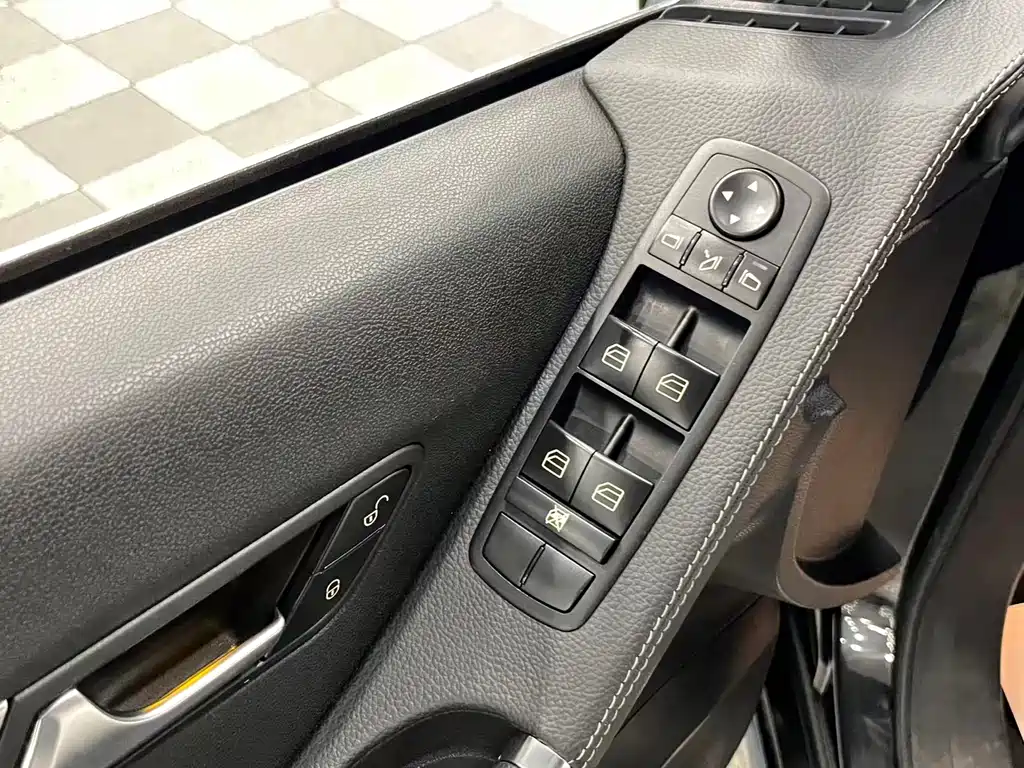 MERCEDES-BENZ R CLASS