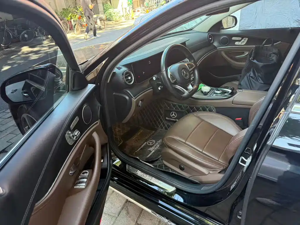 Mercedes-Benz E-Class — миниатюра 7