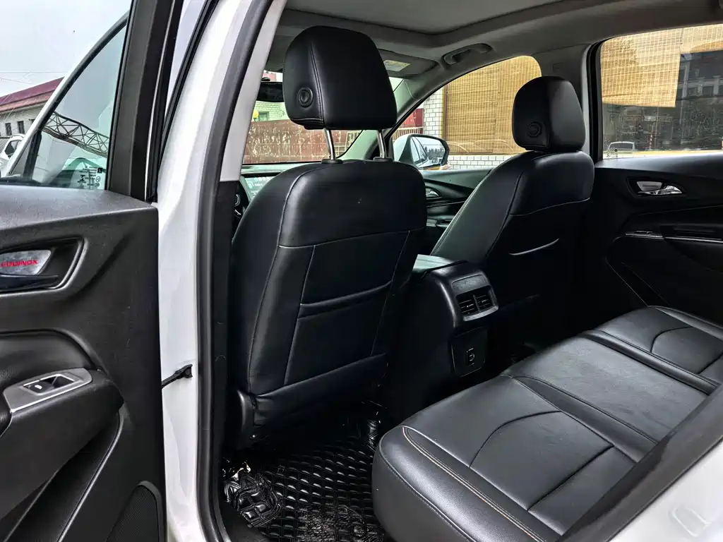 Chevrolet Equinox — миниатюра 12