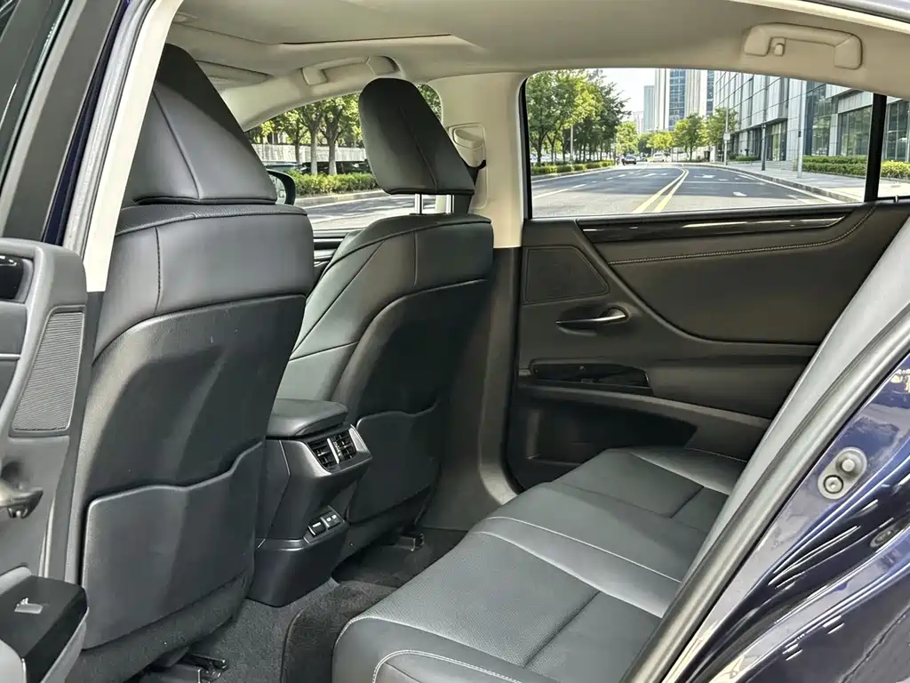 Lexus ES — миниатюра 9