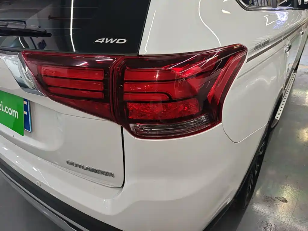 Mitsubishi Outlander — миниатюра 8