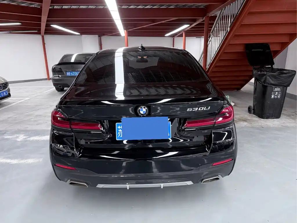 BMW 5 Series — миниатюра 9