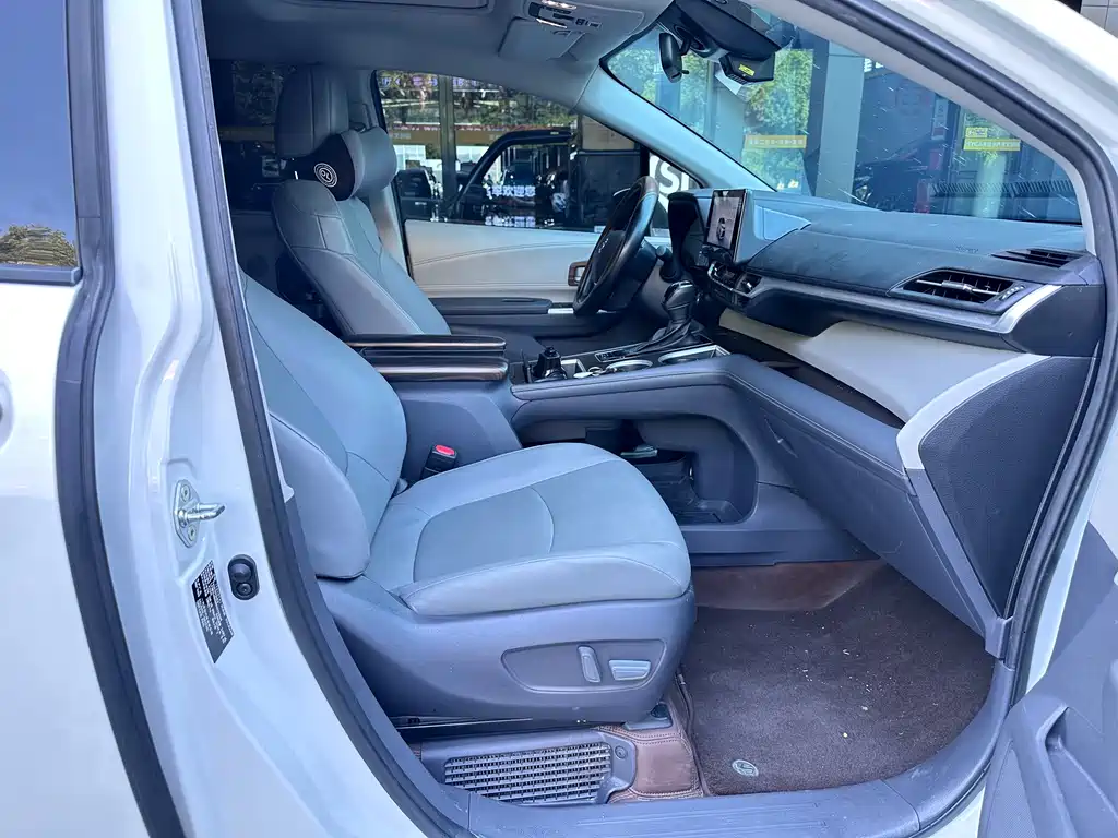 Toyota Granvia — миниатюра 4