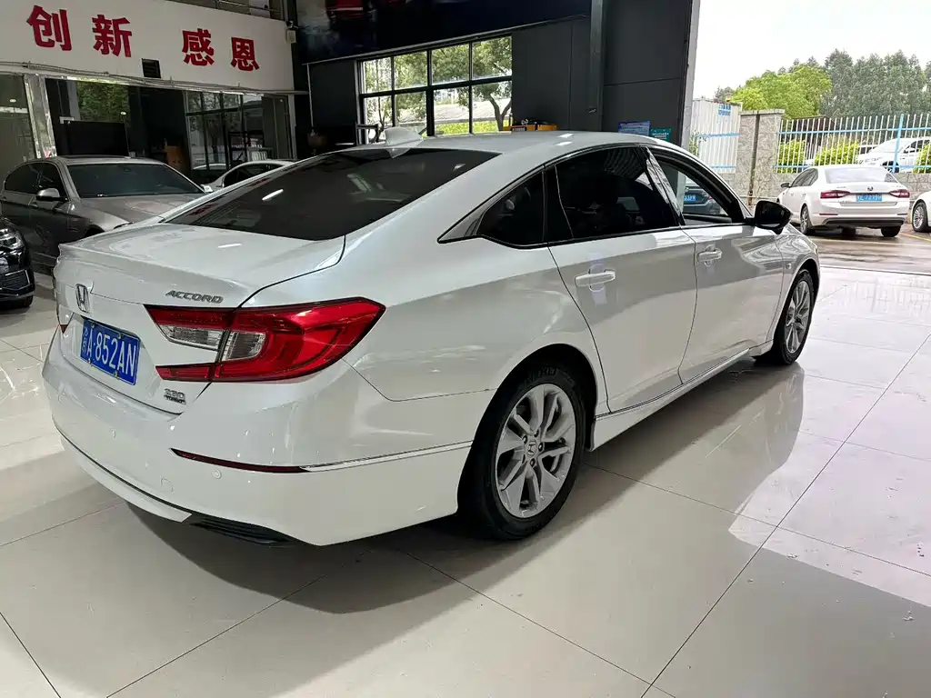 Honda Accord — миниатюра 9