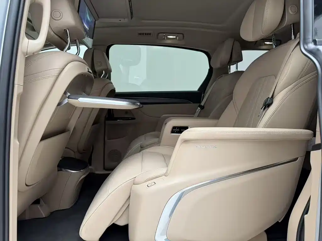 Buick GL8 Hybrid — миниатюра 5