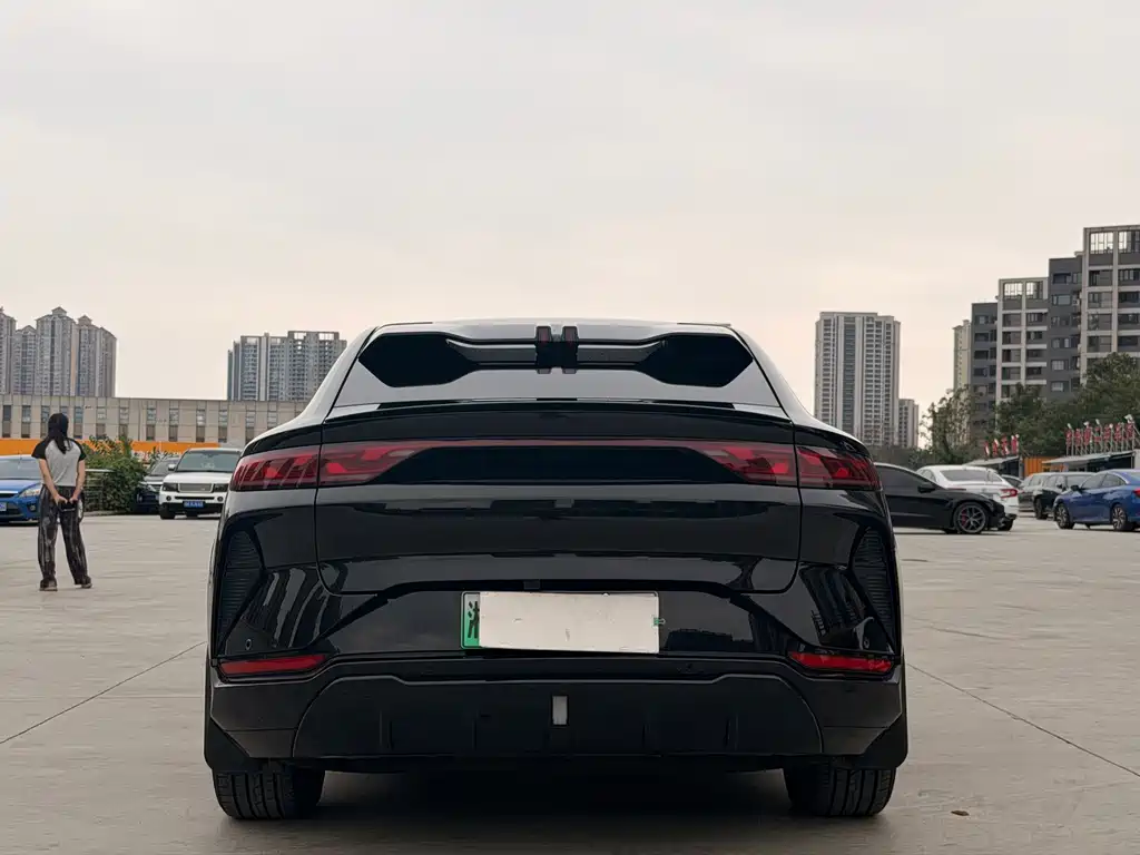 BYD L EV — миниатюра 5