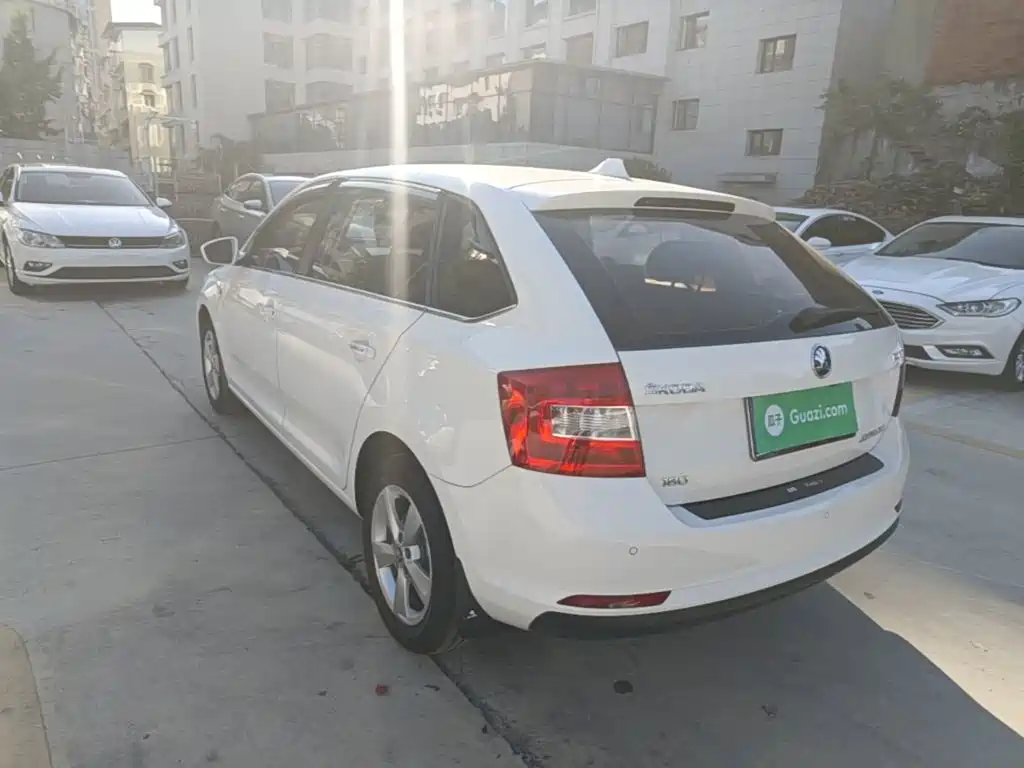 Skoda Rapid Spaceback — миниатюра 5